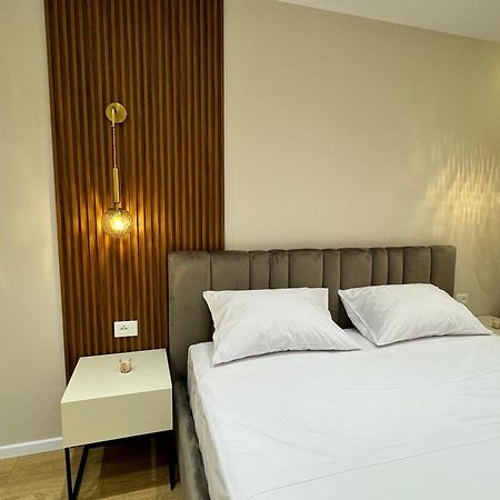 E&R Apartments At Myslym Shyri Tiranë Eksteriør bilde